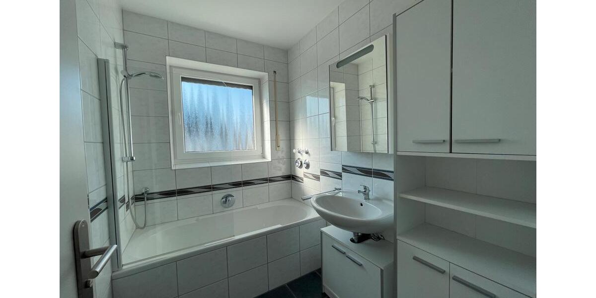 Etagenwohnung Salzweg - 3 Zimmer, 100 m&sup2;, 850&euro; | Angebot:26267675