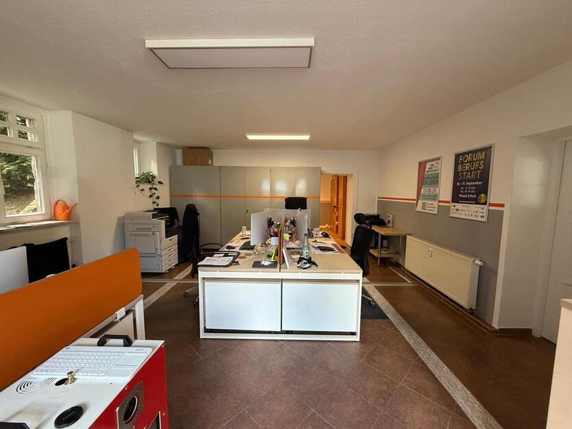 120qm Büro oder Praxisräume Erfurt Süd in Villa mit Parkplätzen