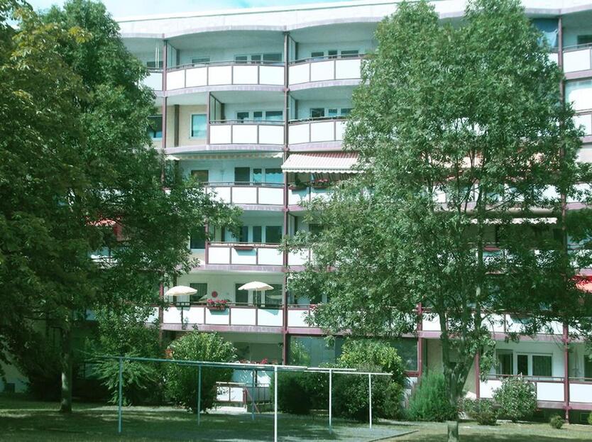 Schöne 4-Raum Wohnung mit Balkon und Einbauküche