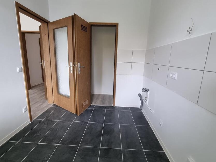 Gut geschnittene 2-Zimmer-Wohnung mit Balkon in gepflegtem Zustand zimmer