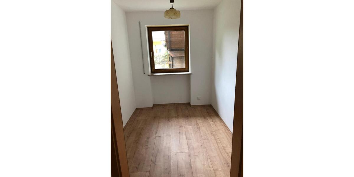 Erdgeschoßwohnung Reichertshofen - 4.5 Zimmer, 120 m&sup2;, 1.300&euro; | Angebot:25570337