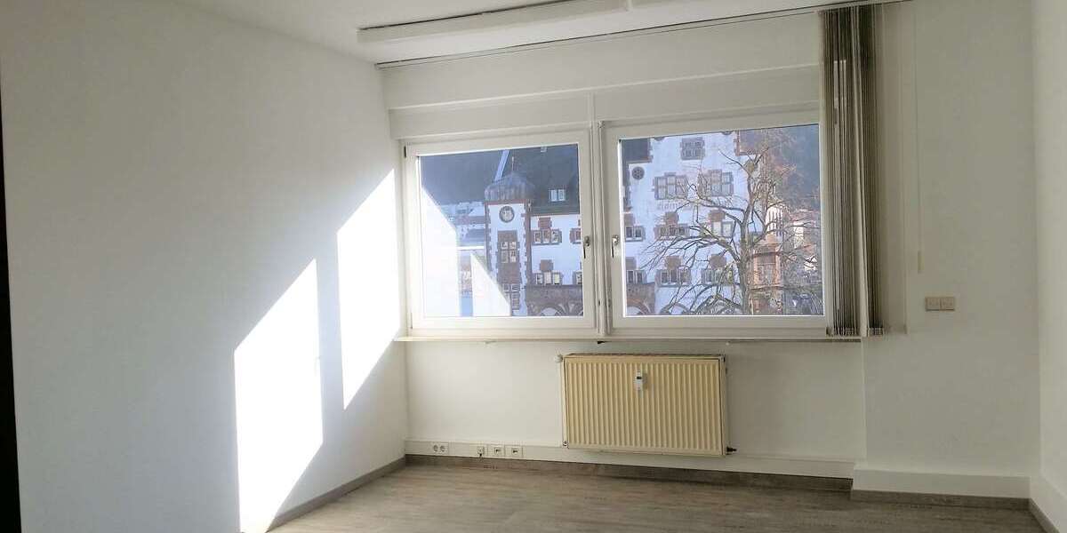 Wohnung zum Mieten in Homburg 1.250 € 220 m² 5 zimmer