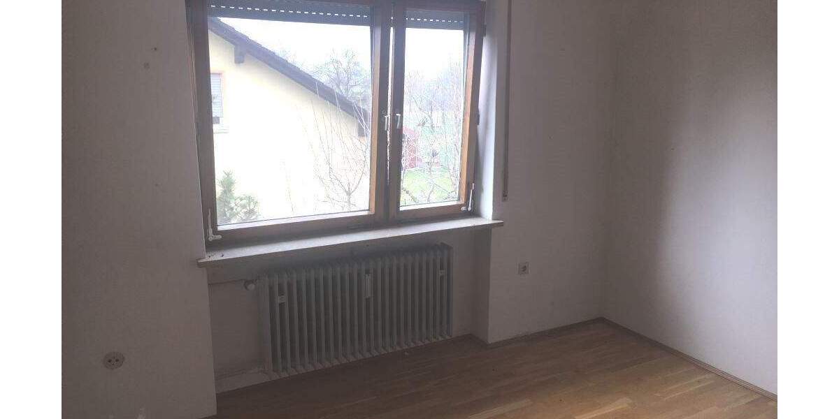 Etagenwohnung Bad Staffelstein Unterzettlitz - 4 Zimmer, 120 m&sup2;, 750&euro; | Angebot:25746580