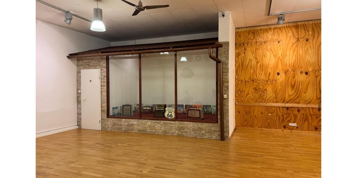 Halle Ausstellungsraum Ladenlokal in Maintal - von Privat zimmer