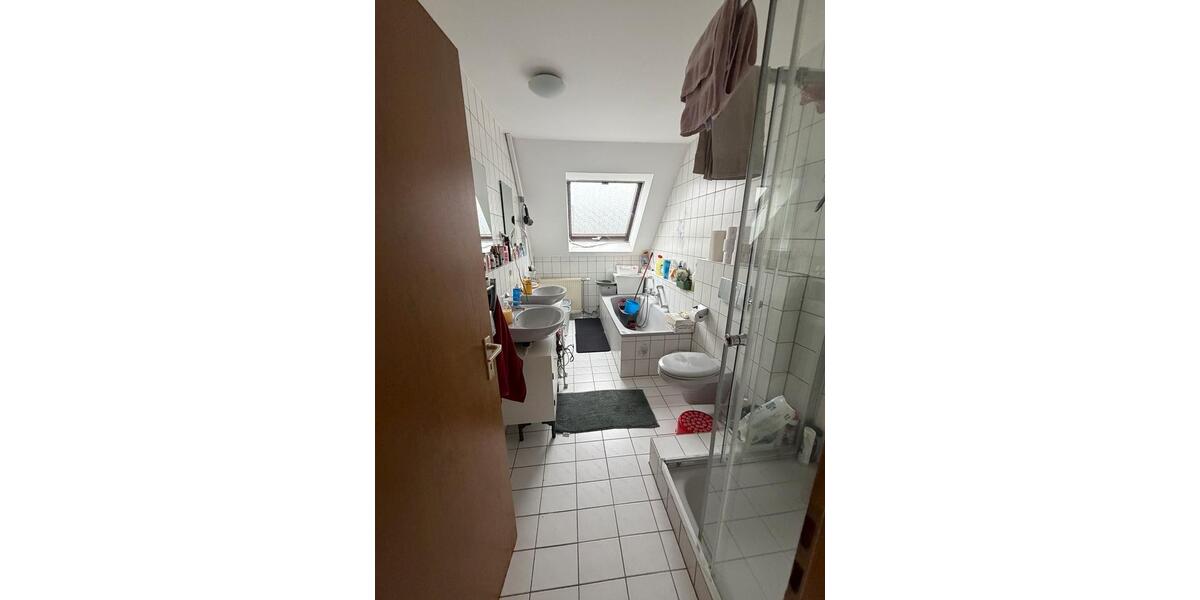 Etagenwohnung Weinheim - 4 Zimmer, 150 m&sup2;, 1.980&euro; | Angebot:26548955