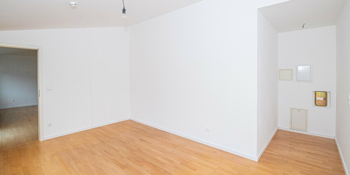 Vermietung: Helle Dachgeschosswohnung mit Balkon und Wohlfühlambiente - Dachgeschoßwohnung Cham | Angebot:24787865