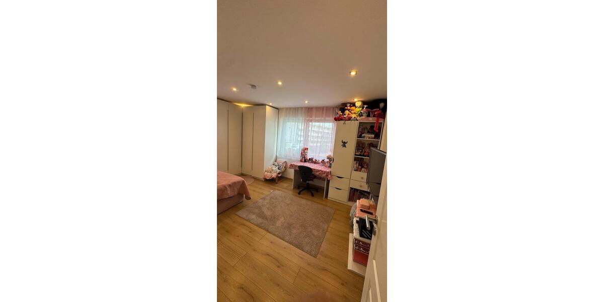 Etagenwohnung Böblingen - 4 Zimmer, 100 m&sup2;, 2.200&euro; | Angebot:24677436