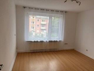 KL - Bännjerrück - 3 Zimmer, Küche, Bad, Balkon kleiner Wohneinheit, neu renoviert m. PKW-Stellplatz
