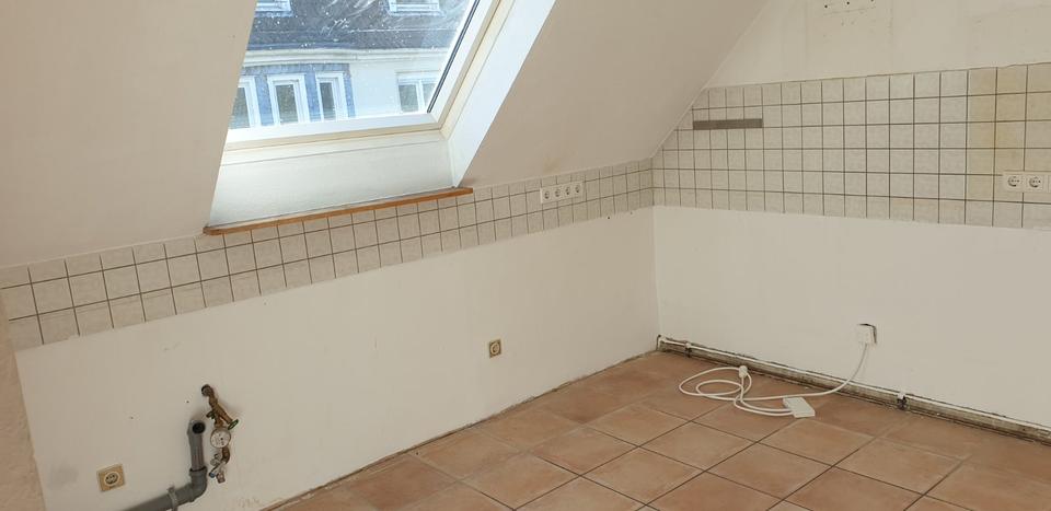 Dachgeschoßwohnung Solingen Aufderhöhe - 3 Zimmer, 90 m&sup2;, 700&euro; | Angebot:24373295
