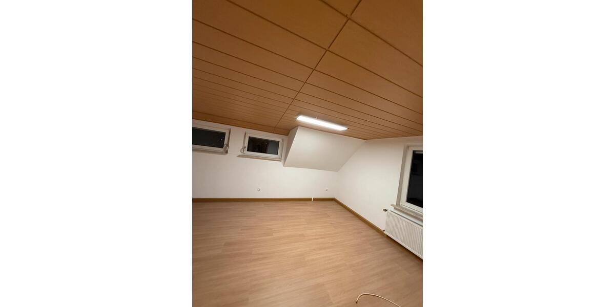 Dachgeschoßwohnung Weidhausen bei Coburg - 2 Zimmer, 70 m&sup2;, 860&euro; | Angebot:25146461