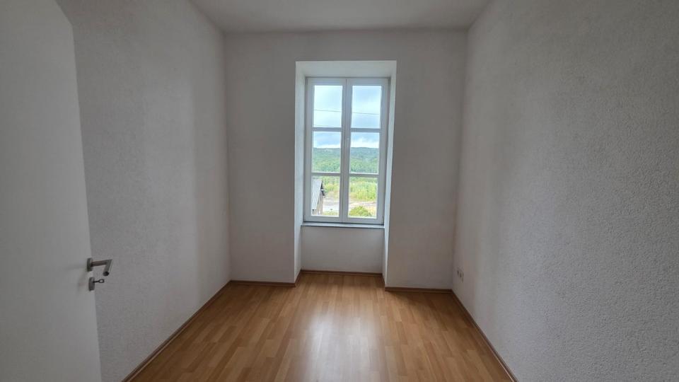 Etagenwohnung Quierschied - 4 Zimmer, 150 m&sup2;, 1.250&euro; | Angebot:25998936