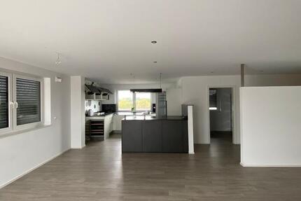 Haus Hockenheim - 3 Zimmer, 155 m&sup2;, 1.800&euro; | Angebot:25285346
