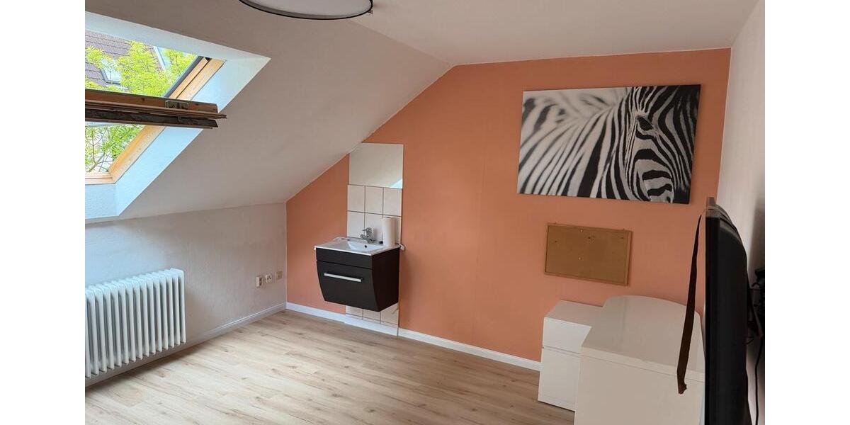 Dachgeschoßwohnung Kassel Südstadt - 1 Zimmer, 12 m&sup2;, 250&euro; | Angebot:26696977