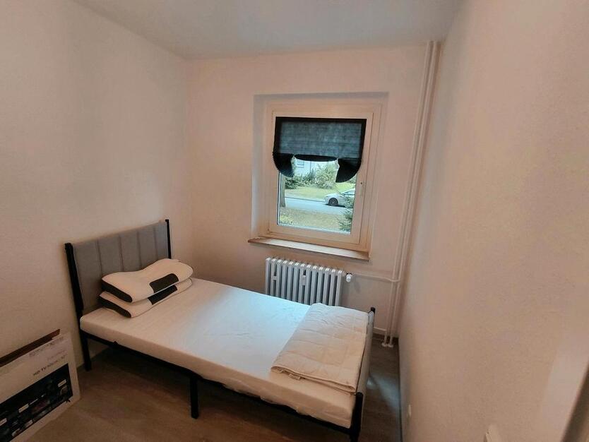 Schönes Möbliertes Zimmer in frisch-renovierter 2er WG