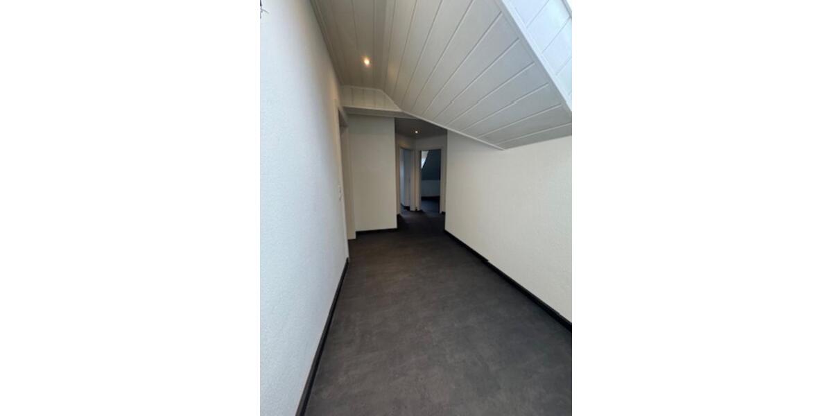 Dachgeschoßwohnung Delbrück - 5 Zimmer, 160 m&sup2;, 1.400&euro; | Angebot:24751079