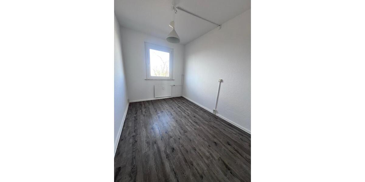 Etagenwohnung Halle (Saale) Silberhöhe - 5 Zimmer, 77 m&sup2;, 600&euro; | Angebot:25974501