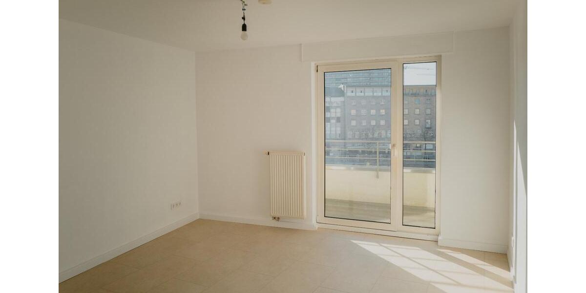 Helle renovierte 3-Zimmer-Wohnung mit neuer Einbauküche (Video) 3 zimmer