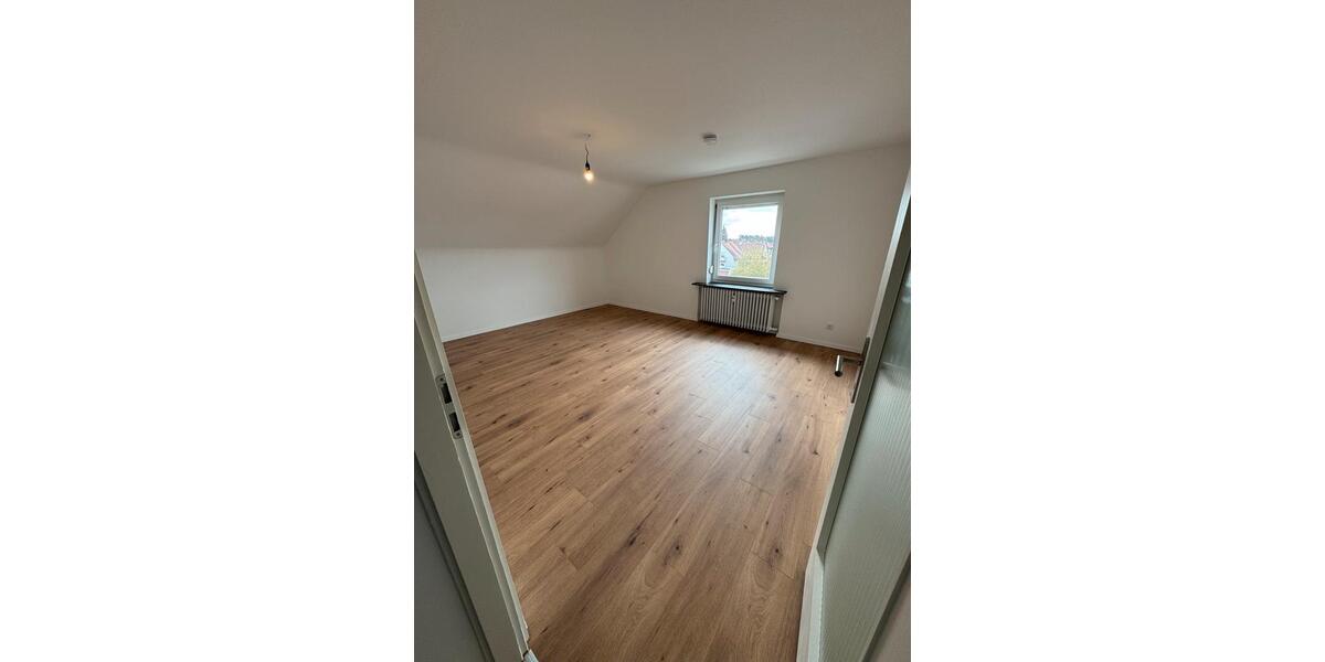 Dachgeschoßwohnung Nürnberg Altenfurt - 3 Zimmer, 75 m&sup2;, 1.200&euro; | Angebot:26049421