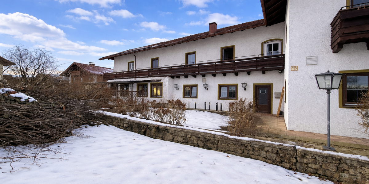 Etagenwohnung Ainring - 3 Zimmer, 127 m&sup2;, 1.000&euro; | Angebot:26185221