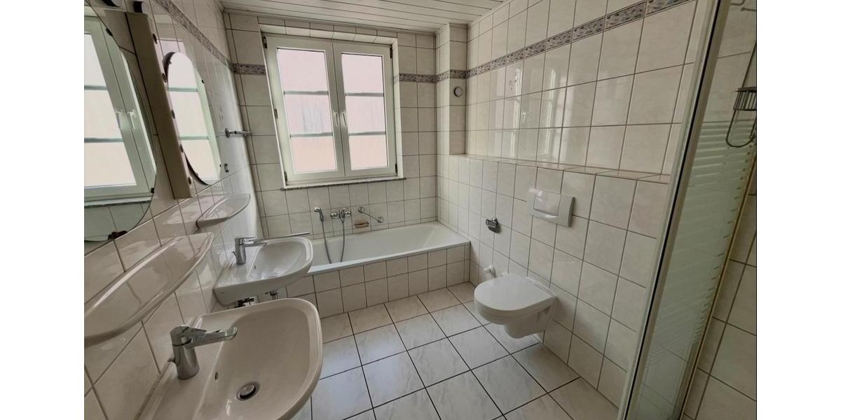 Erdgeschoßwohnung Kaiserslautern Engelshof - 4 Zimmer, 114 m&sup2;, 1.200&euro; | Angebot:26664235