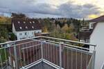 Dachgeschoss, 3 Zimmer, Südbalkon, Blick ins Grüne, frisch kernsaniert 3 zimmer