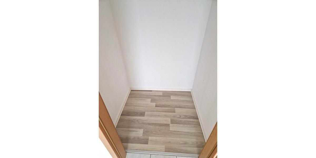 Dachgeschoßwohnung Merseburg - 2 Zimmer, 67 m&sup2;, 530&euro; | Angebot:26236506