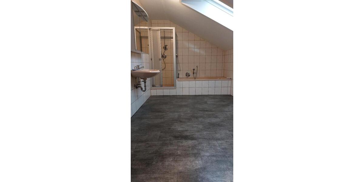 Dachgeschoßwohnung Zachenberg - 3 Zimmer, 94 m&sup2;, 750&euro; | Angebot:24826307