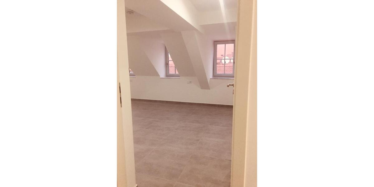 Dachgeschoßwohnung Volkach - 3.5 Zimmer, 80 m&sup2;, 899&euro; | Angebot:24415550