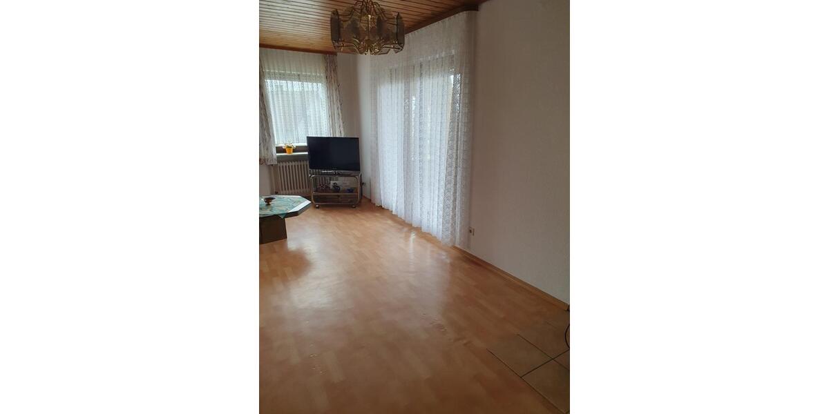Etagenwohnung Pullenreuth - 3 Zimmer, 100 m&sup2;, 700&euro; | Angebot:25840266