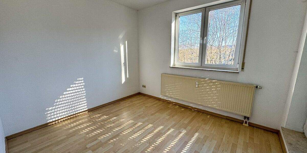 3-Raum-Wohnung mit Balkon & Einbauküche in Bermsgrün 3 zimmer