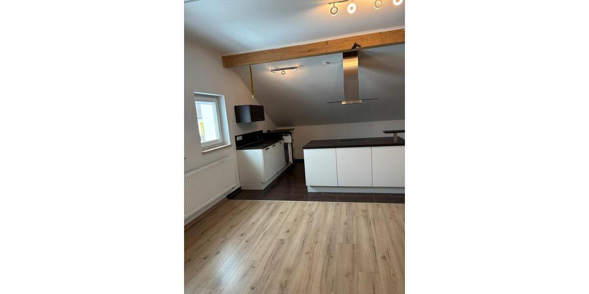 Dachgeschoßwohnung Schöllnach - 3 Zimmer, 78 m&sup2;, 650&euro; | Angebot:25971858