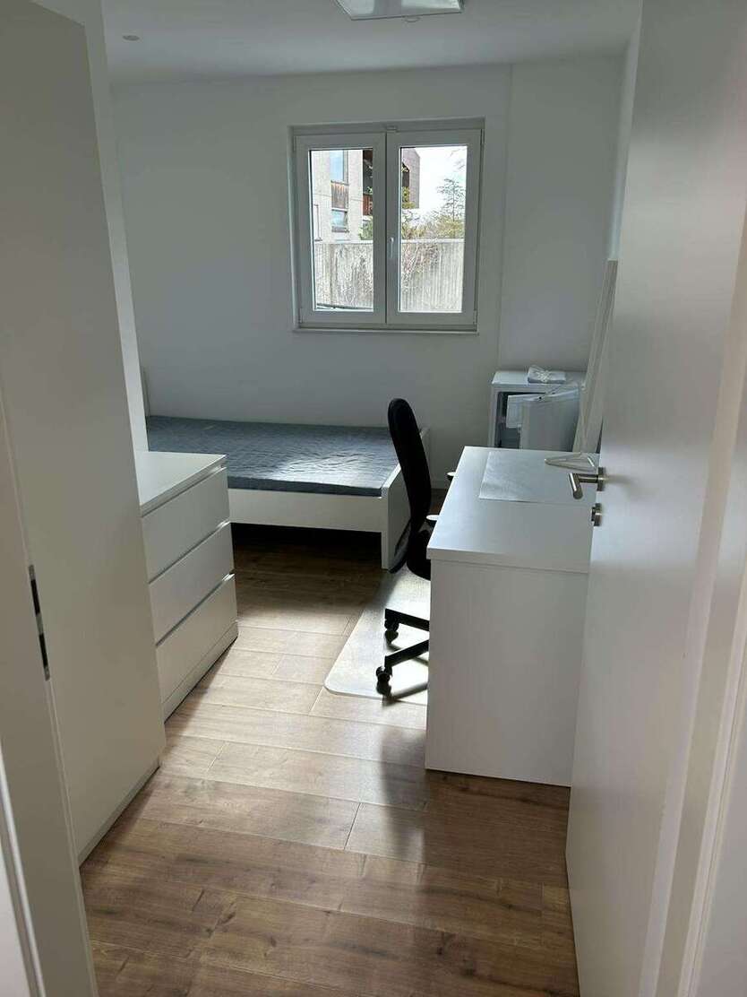 WG-Zimmer in Stuttgart 640 € 14 m² zimmer