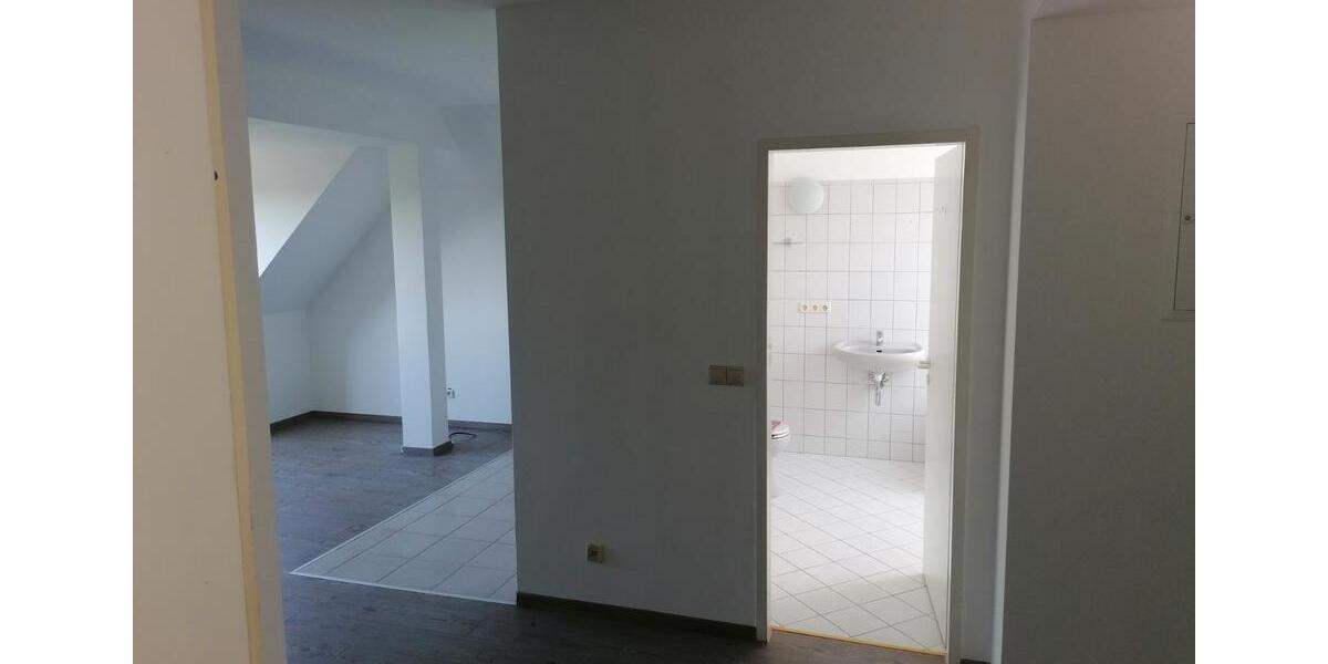 Dachgeschoßwohnung Naumburg (Saale) - 1 Zimmer, 43 m&sup2;, 280&euro; | Angebot:24737639