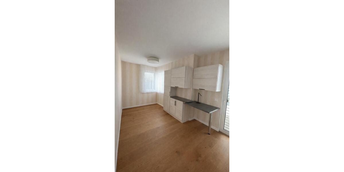 Einfamilienhaus Detmold - 3 Zimmer, 142 m&sup2;, 1.500&euro; | Angebot:25644448