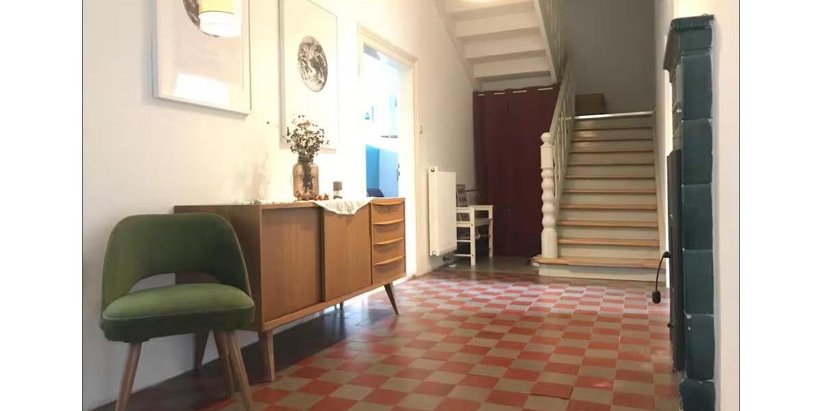 Einfamilienhaus Burgwindheim - 9 Zimmer, 250 m&sup2;, 1.600&euro; | Angebot:25025245