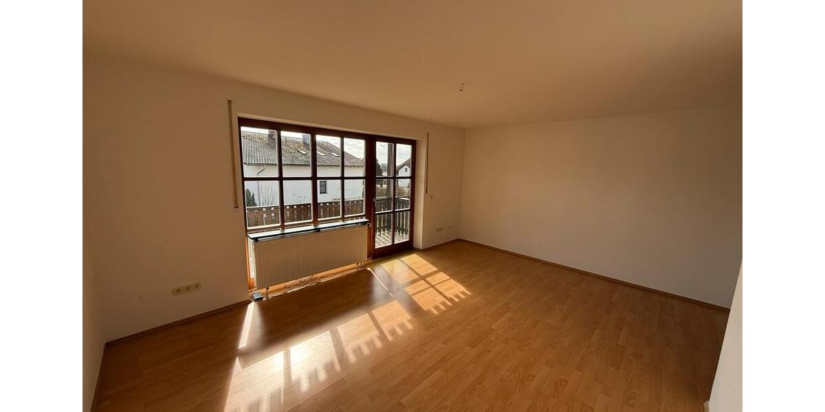 Etagenwohnung Schöllnach - 3 Zimmer, 72 m&sup2;, 650&euro; | Angebot:25546040