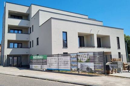Wohnung Neunkirchen Innenstadt - 3 Zimmer, 120 m&sup2;, 1.500&euro; | Angebot:26797852