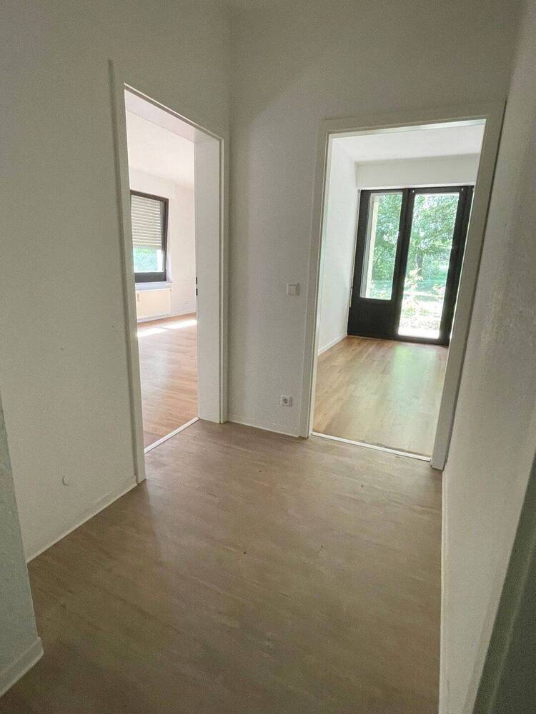 Moderne 2-Zimmer-Wohnung mit Terrasse und Blick ins Grüne, Wannenbad, separate Küche, Abstellraum