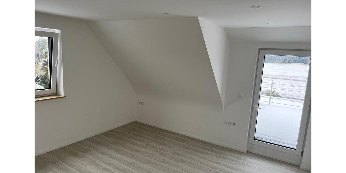 Rutesheim-Heuweg: 2-Zi-DG-Wohnung, gr. Terrasse, renoviert 2 zimmer