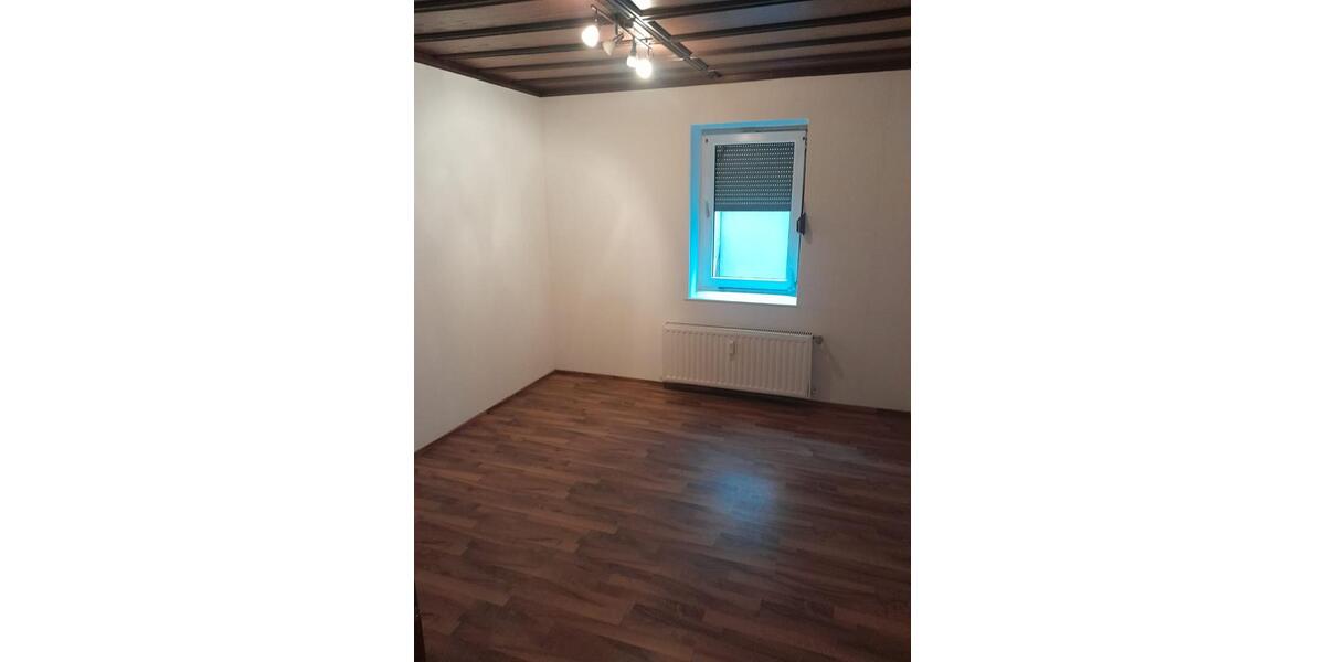 Dachgeschoßwohnung Beltheim - 3 Zimmer, 80 m&sup2;, 600&euro; | Angebot:24396830