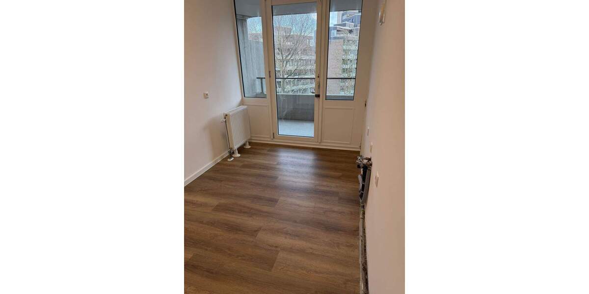 Etagenwohnung Köln Westhoven - 3 Zimmer, 96 m&sup2;, 1.400&euro; | Angebot:25802583
