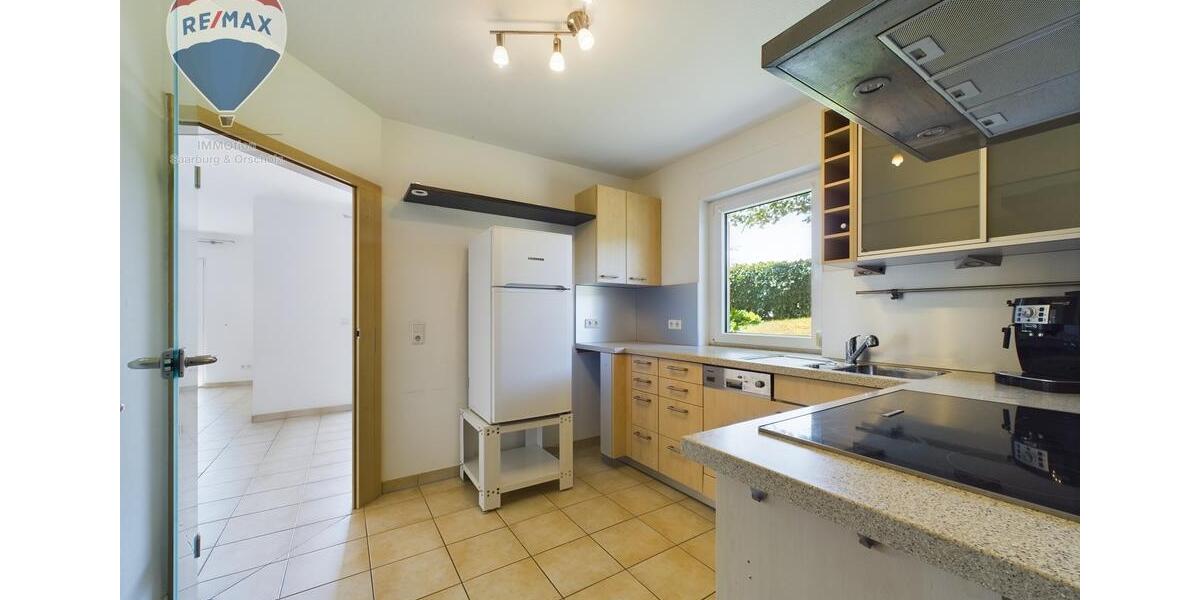 Großzügige Terrasse & viel Grün: Helle Souterrainwohnung 3 zimmer