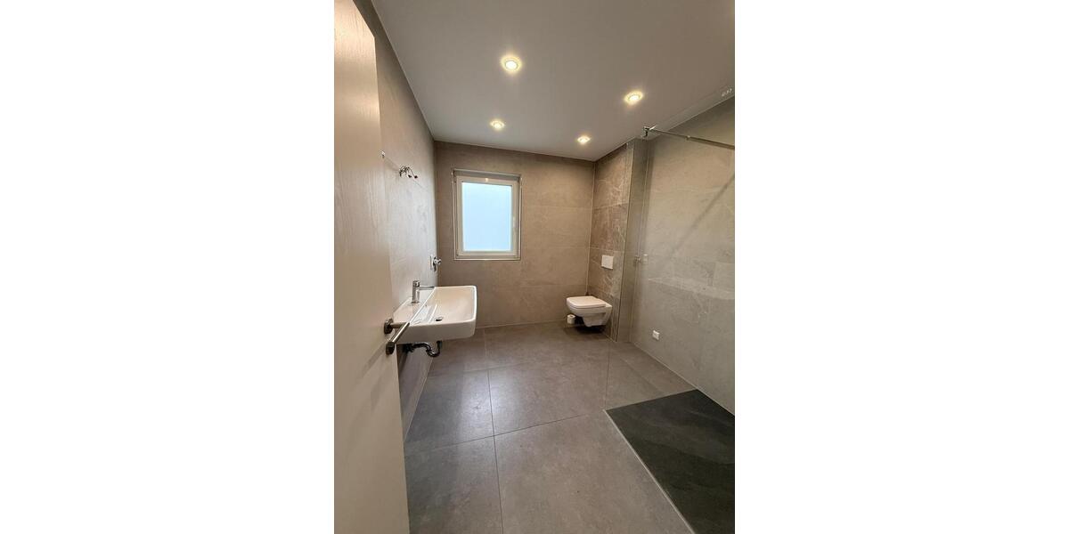 Etagenwohnung Offenbach am Main Bieber - 4 Zimmer, 137 m&sup2;, 2.250&euro; | Angebot:23908355