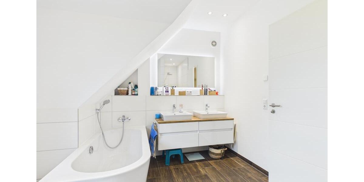 Einfamilienhaus Zeven - 8 Zimmer, 180 m&sup2;, 1.700&euro; | Angebot:26551997