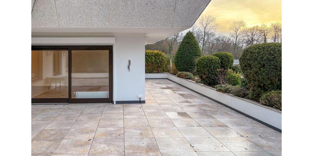 Dachgeschoßwohnung Friedrichsdorf - 5 Zimmer, 180 m&sup2;, 2.430&euro; | Angebot:24395407