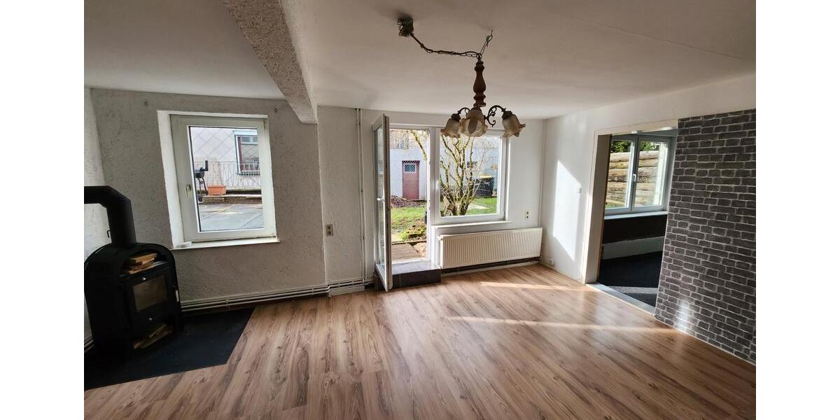 Hochparterre Stadtoldendorf - 5 Zimmer, 140 m&sup2;, 750&euro; | Angebot:26291993