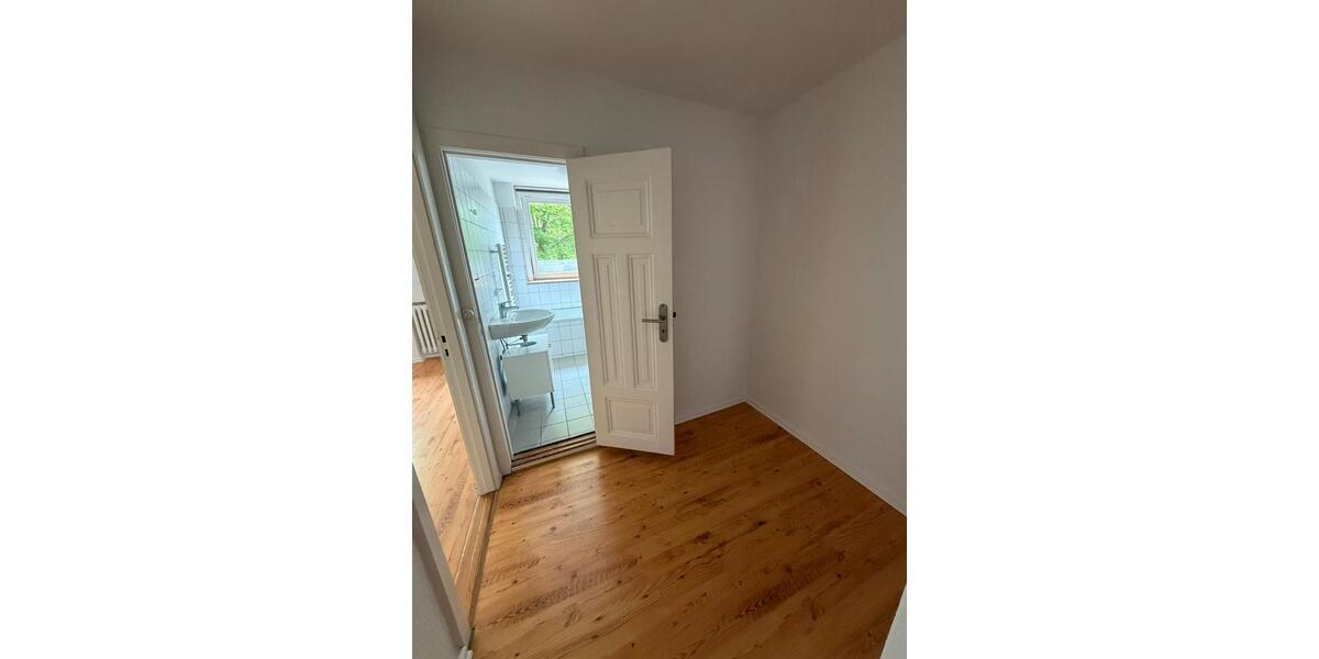 Dachgeschoßwohnung Kiel - 4 Zimmer, 127 m&sup2;, 1.490&euro; | Angebot:26625648