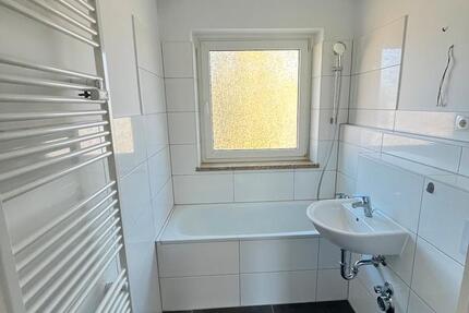 Single-Wohnung mit Balkon! zimmer