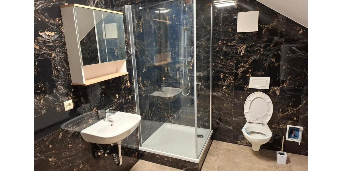 Gewerbehalle beheizt + Büro zu vermieten + Wohnhaus zimmer