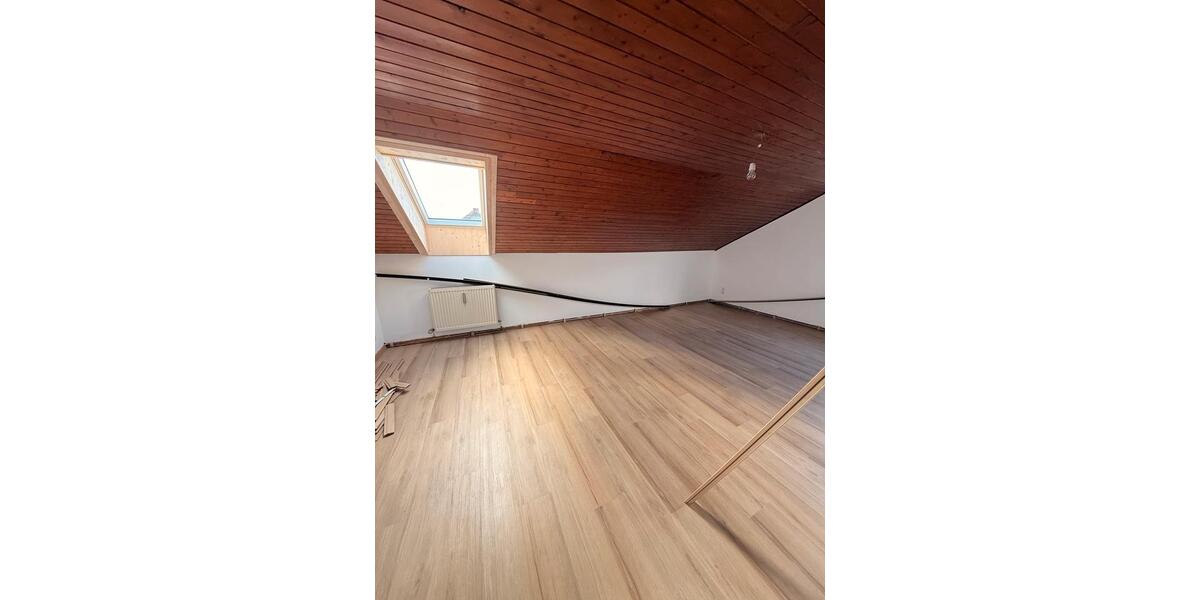 Dachgeschoßwohnung Zeitlarn - 2 Zimmer, 62 m&sup2;, 700&euro; | Angebot:25945330